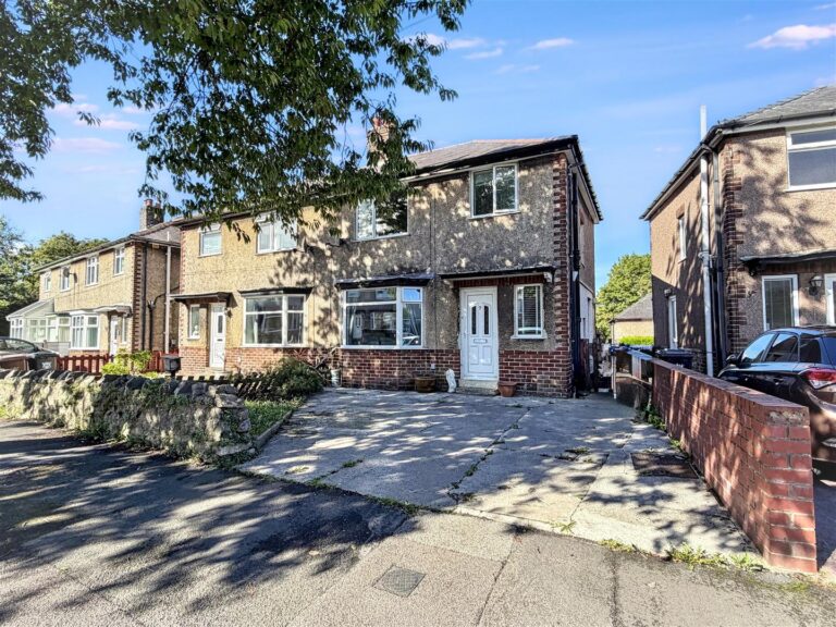 Milnbank Avenue, Buxton, Derbyshire, SK17 7PS.
