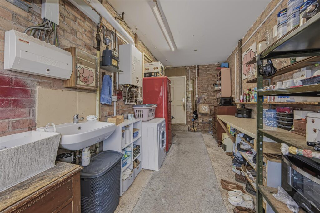 Coopers Close, Leek, Staffordshire, ST13 8JL